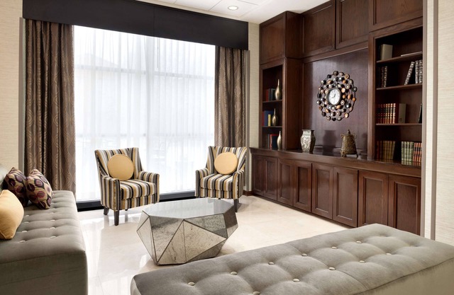 DoubleTree by Hilton Milwaukee - Brookfield