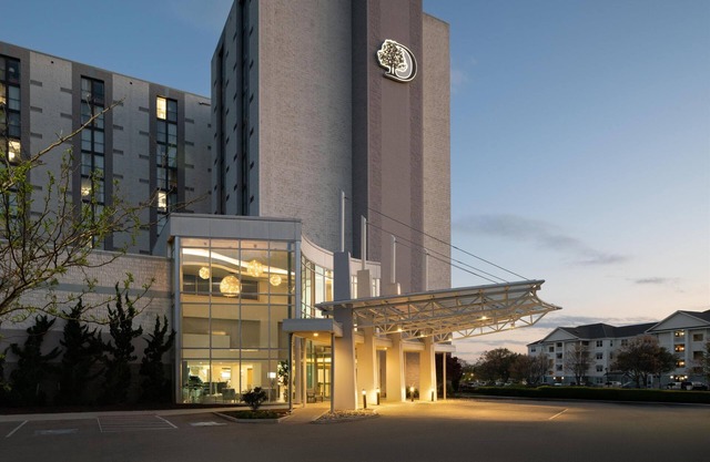 DoubleTree by Hilton Virginia Beach