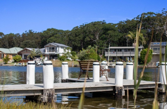 Doug's Jetty - Family Waterfront Getaway