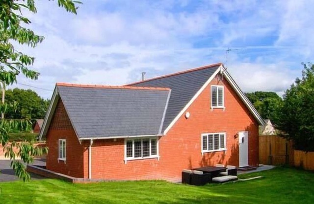 Douglas Cottage, PENYCAE