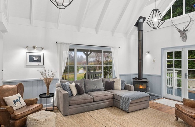 Dove Cottage – cosy storybook cottage in a private setting with a fireplace