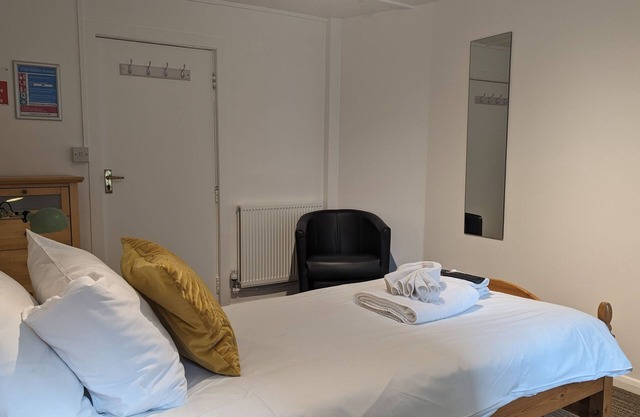 Chambre Simple-Economie-Salle de bain partagée-Vue sur Jardin-1