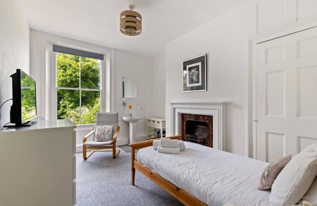 Chambre Simple-Salle de bain partagée-Vue sur Jardin-5