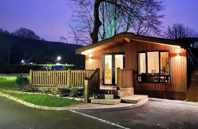 1 BINN GREEN LODGE, family friendly, with hot tub in Greenfield