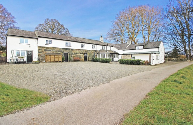 DOWLAIS, pet friendly, with a garden in Penygroes