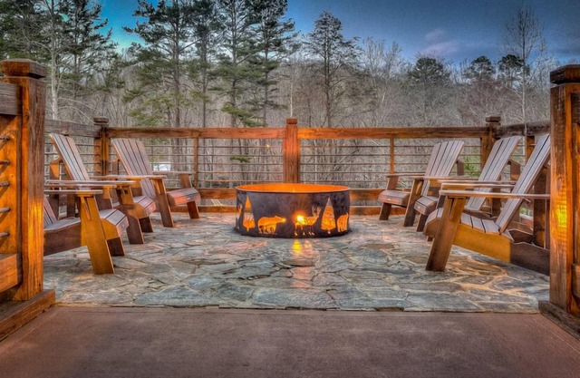 Down by the River - Pet Friendly | Toccoa River Access | Party Porch
