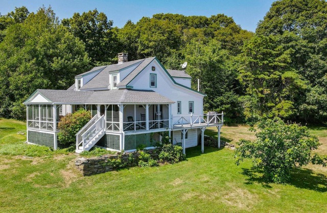 Down East Gem - The White Cottage, 4 bed 2 bath, beach front and dog friendly