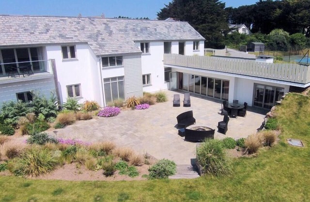 DOWNALONG, pet friendly in Daymer Bay
