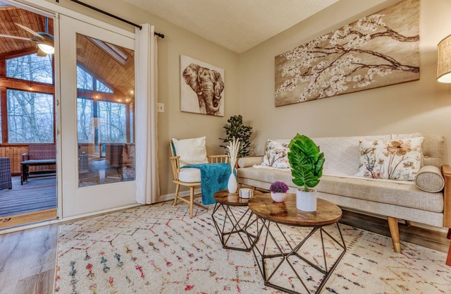 Downstairs BR! Pet Friendly house w/4BR, fenced yard & Sun Room