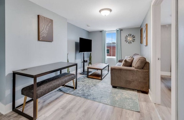 Downtown 1 BD | Sleeps 4 | Sleeper Sofa | Parking