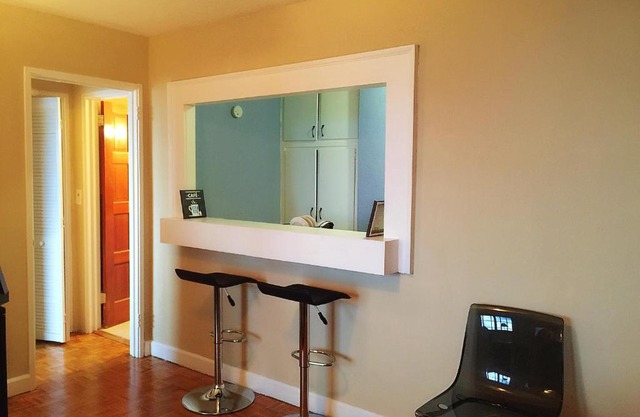 Downtown 1 Bedroom Apartment 18H