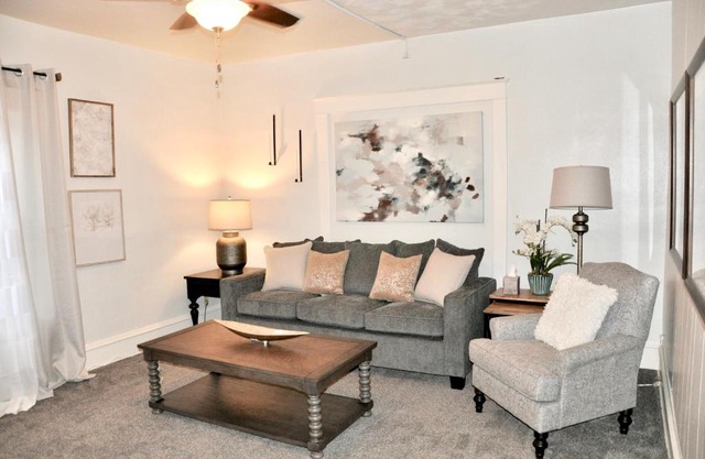 Downtown 1 Bedroom Charmer - Walk, Bike, Enjoy!