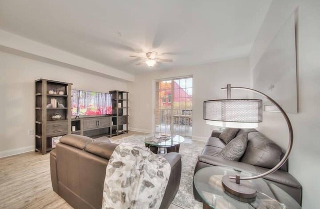 Downtown 2/2 with balcony overlooking Main Street!