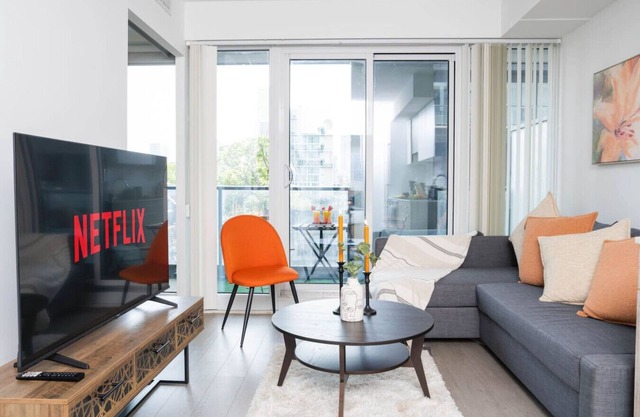 Downtown 2BR - 5 min to Eaton Centre