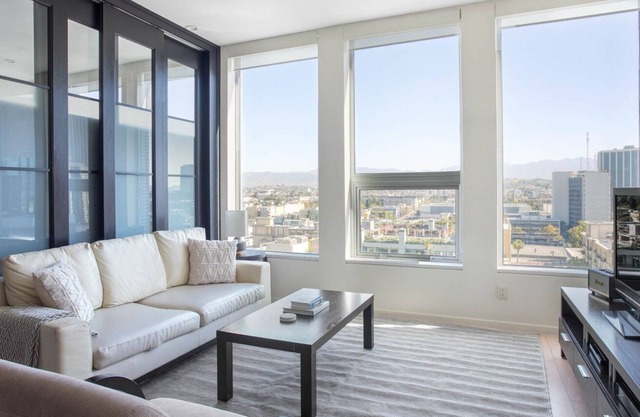 Downtown 2BR w/ Pool, Gym & W/D nr Convention Center, by Blueground