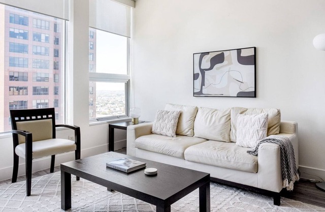 Downtown 2BR w/ Pool, Gym & W/D nr Convention Center, by Blueground
