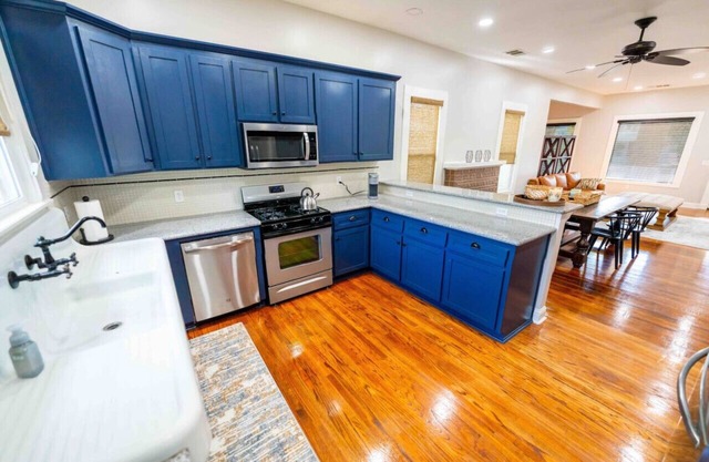 Downtown 3 bed newly renovated with amenities