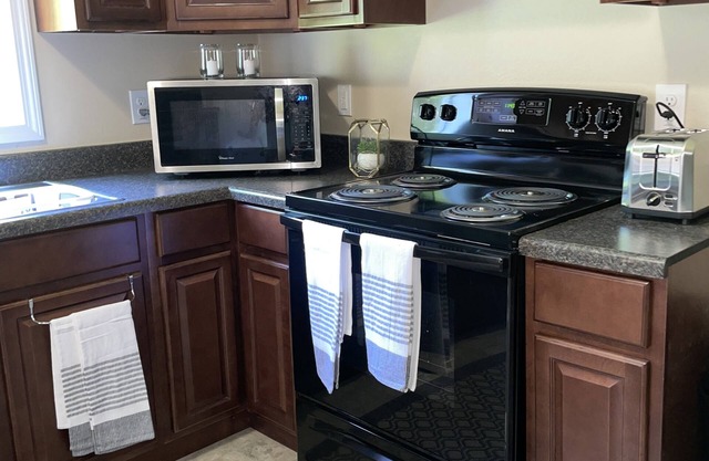 Downtown apartment with free parking