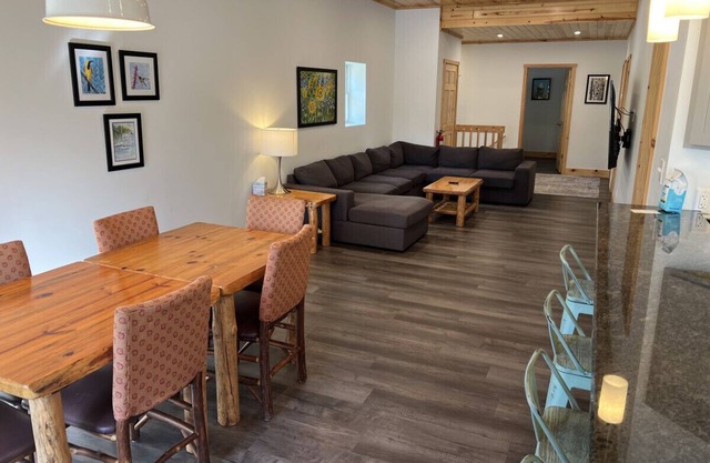 Downtown Apartment Three Lakes