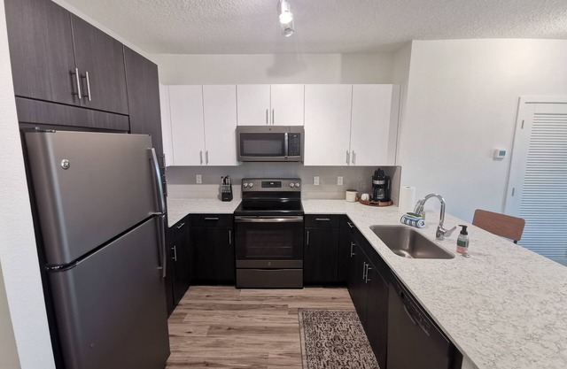 Downtown Apartment with Pool, Gym, and Coworking Space
