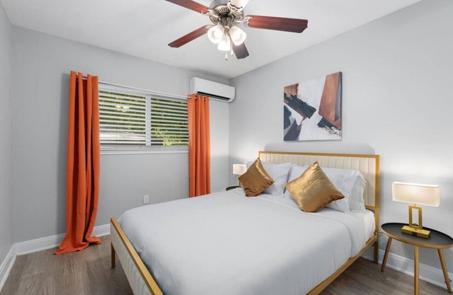 Mins 2 Dwntown ~ Private Retreat ~ King Bed