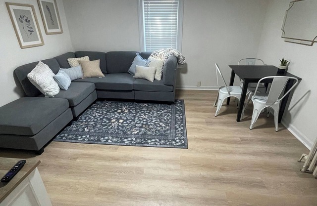 Downtown BG Loft - cozy 1-bedroom apartment