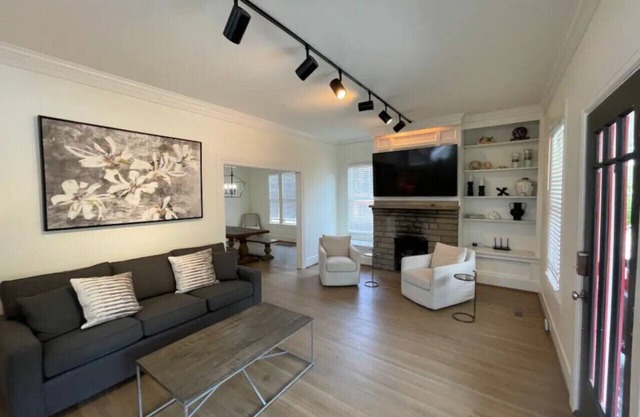 Downtown Birmingham | King Bed | Smart TV