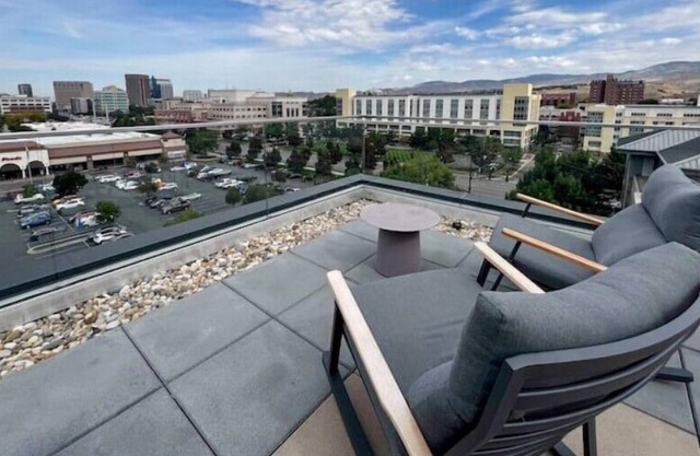Downtown Boise King Bed Studio: Steps to Eateries, BSU & Julia Davis Park!