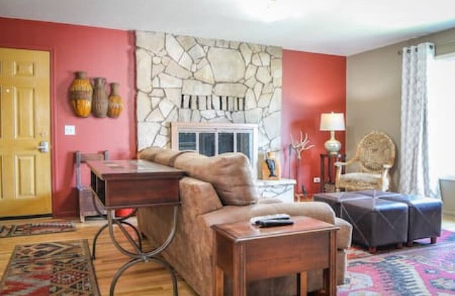 Downtown Bungalow - 4 Bdrm, Quail Ridge 50% Off!