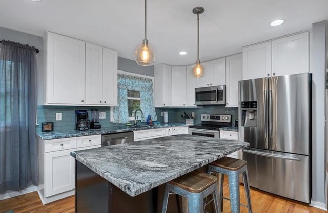 Downtown Bungalow Near Base, Golf, Dining, Brewery