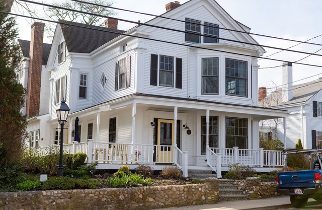 Grande maison de capitaine mise à jour du centre-ville avec 8 chambres et 6. 5 salles de bains