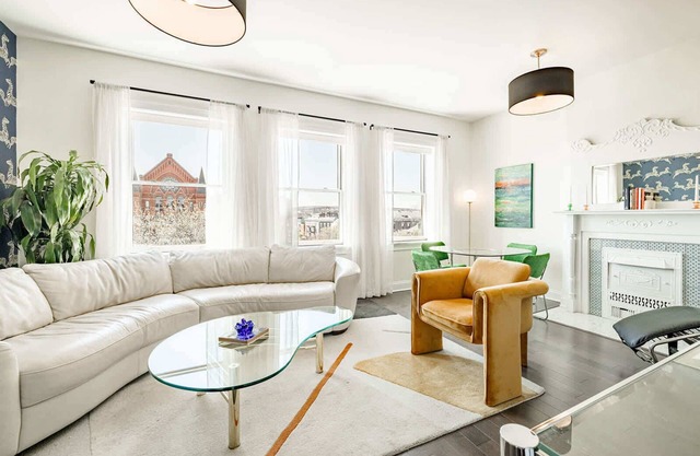 Lux Washington Park | Rooftop Patio |Free Parking