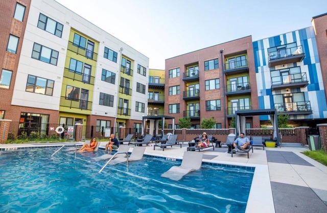 Downtown corner unit with free parking