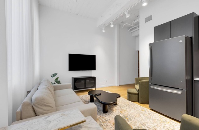 Downtown| Spacious 3Beds -2Ba