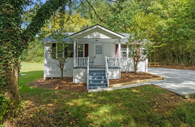 Downtown Dahlonega Destination-Dog-Friendly/2-Bed/1-Bath!