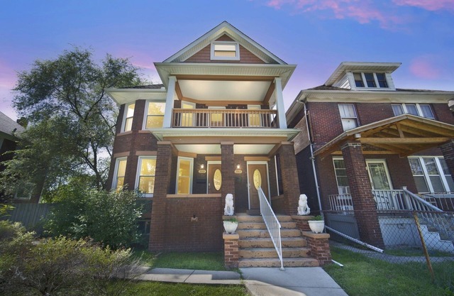 Downtown Detroit Adjacent - Southwest 1st Fl Apt 2 Bedroom Apts by Redawning