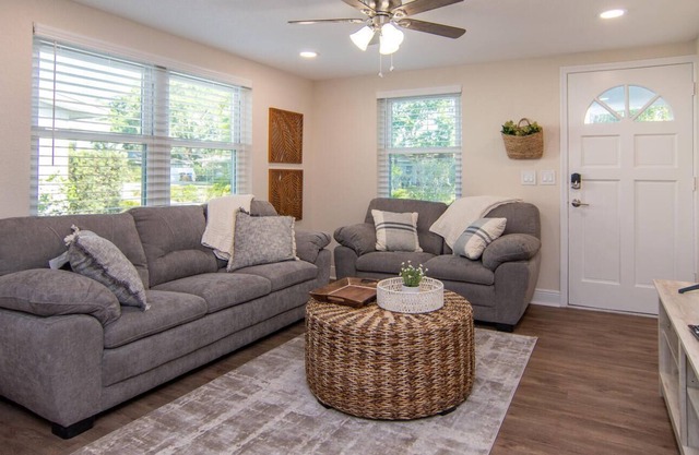 Downtown Dunedin Cottage Completely Remodeled!