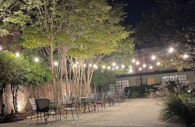*Downtown Durham* Poolside Condo Next to Duke