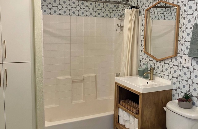 Downtown Evergreen Walk out apartment, private drive/deck, centrally located