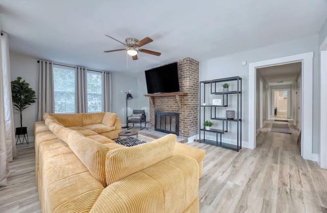 City Mills District Retreat | 15 mins to Fort Moore