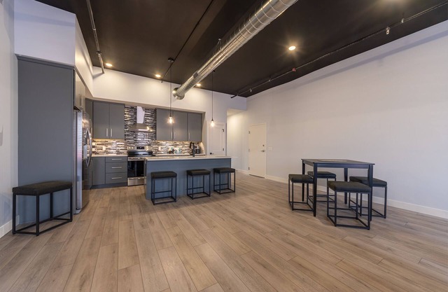 Downtown Fennville - Luxury City Lofts - Short distance to Lake Michigan