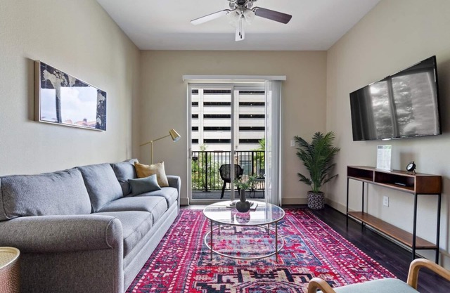 Cozy 1BR Downtown Apt with King Bed
