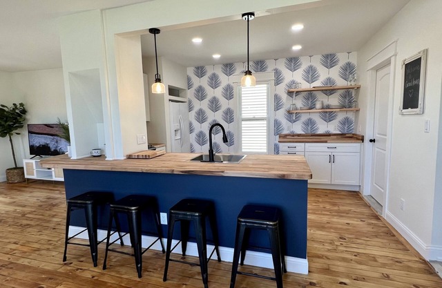 Downtown Grand Haven stylish retreat
