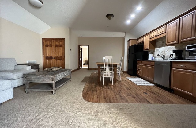 Downtown Hiawassee 2 Bedroom Apartment on Main St