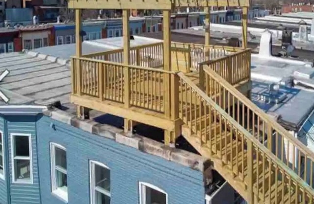 Downtown home w/rooftop and free parking 3 bedroom 3 full bathrooms privacy deck