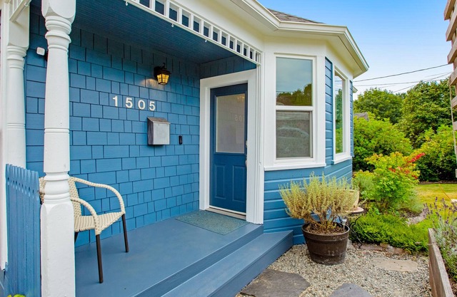 Downtown home with a firepit, washer/dryer, fireplace, and lovely outdoor space
