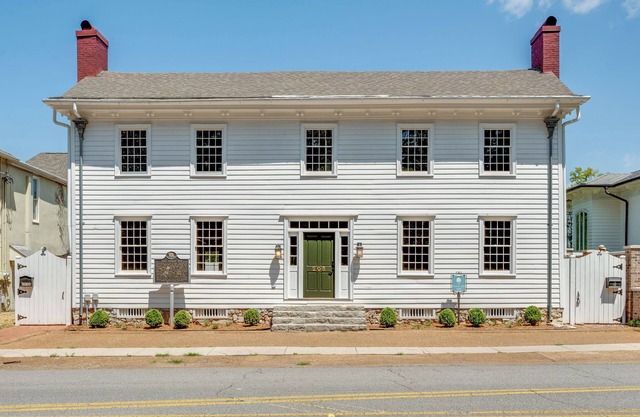 Downtown Huntsville Gem, 2BR Walk to the Square!