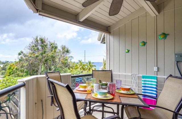Downtown Kailua-Kona Condo with Pool and Views