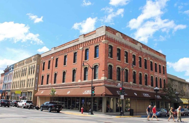 Downtown La Crosse Luxury 3-Bedroom Retreat