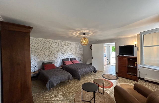Appartement centre-ville La Roche-Posay, jardin, terrasse, WIFI, lave-vaisselle